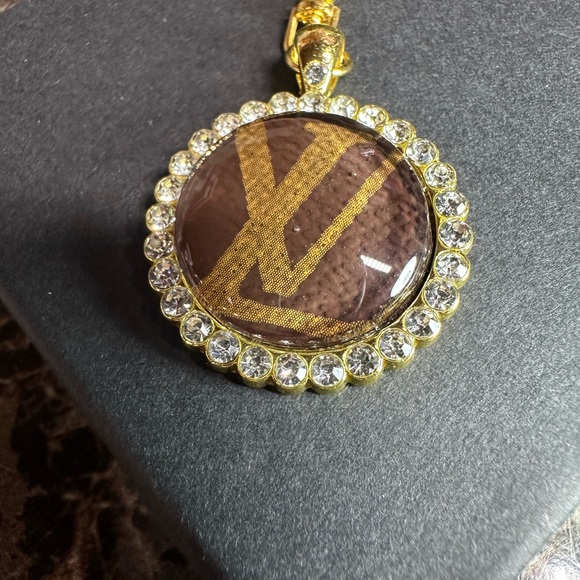 Louis Vuitton Brown and Gold Crystal-Trim Round Key Holder - Picture 10 of 10